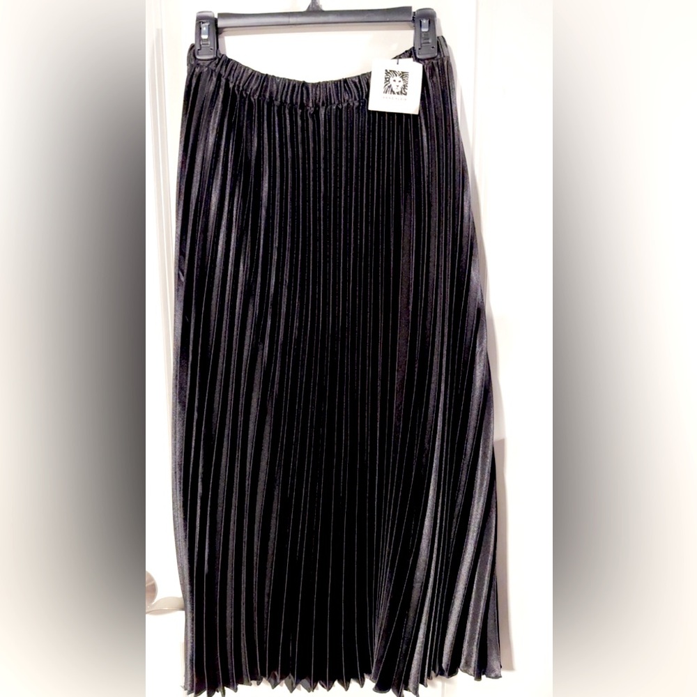 Anne Klein Black Pleated Skirt